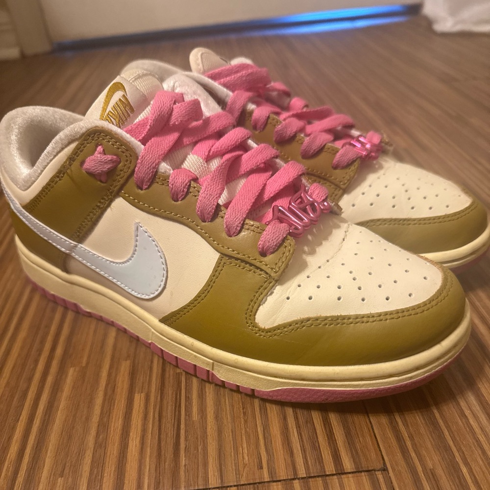 Nike Dunk Low SE - Bronzine, Coconut Milk & Playful Pink - 7.5
